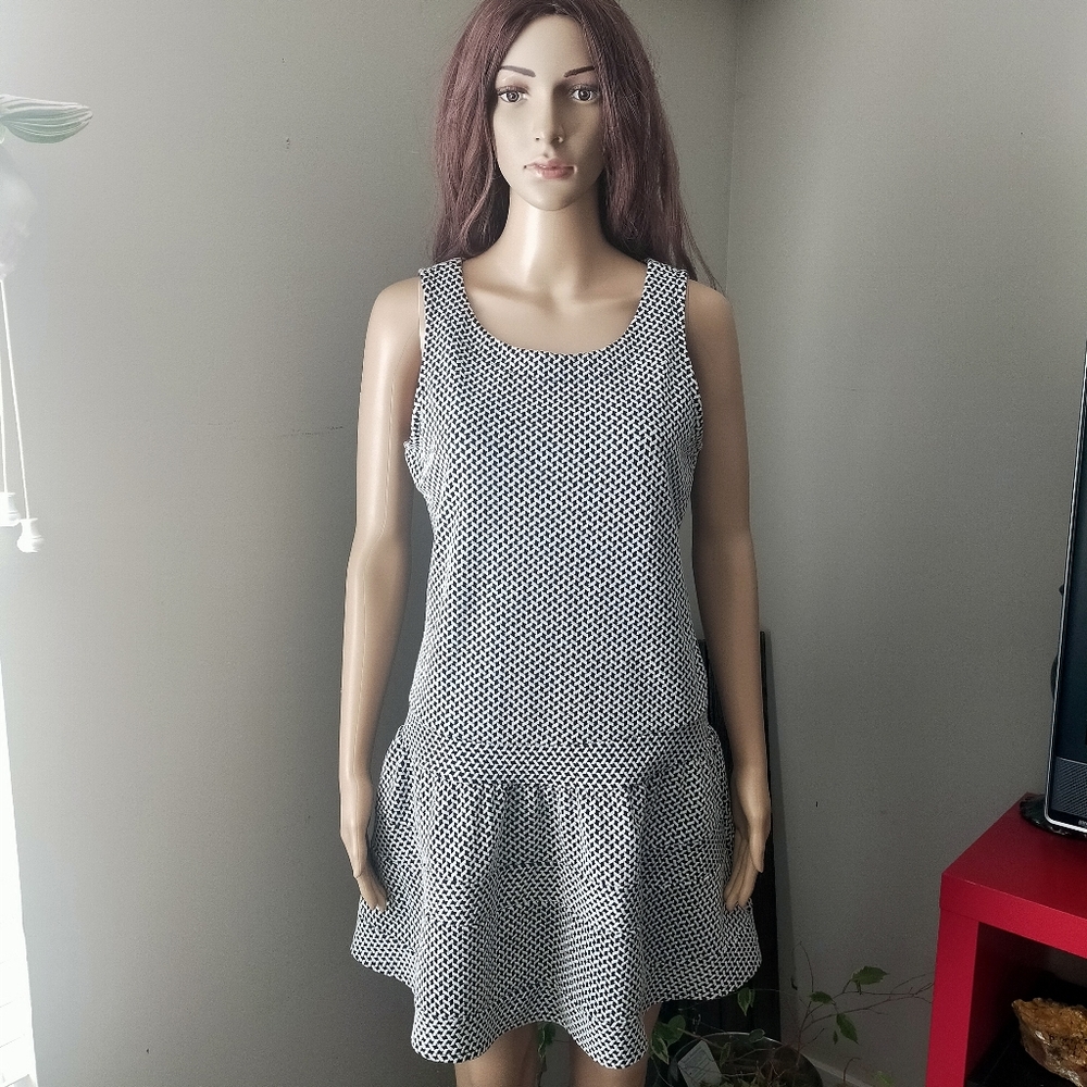 Dex Black and White Sleeveless Patterned Baby Doll Mini Dress Scoop Neck